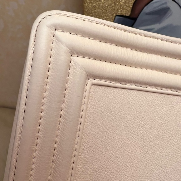 Chanel Chateau Versailles ivory medium boy bag RARE - Picture 7 of 16